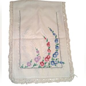 Vintage Linen Floral Embroidered Table Runner Lace Edge